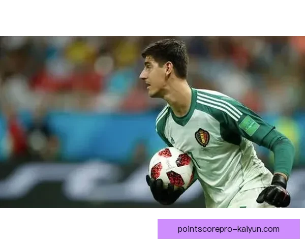 库尔图瓦复出首战表现稳健，球迷期待其回归巅峰状态