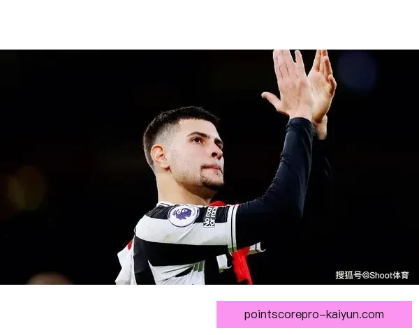 米特罗维奇身体对抗能力持续提升，本赛季表现稳健